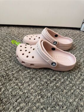 CROCS Classic Clog in Light Pink